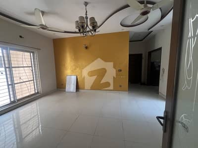 10 Marla House Available For Rent