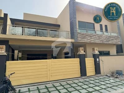 عسکری 6 ملیر کنٹونمنٹ,کینٹ,کراچی میں 5 کمروں کا 12 مرلہ مکان 1.4 لاکھ میں کرایہ پر دستیاب ہے۔ عسکری 6 ملیر کنٹونمنٹ,کینٹ,کراچی میں 5 کمروں کا 12 مرلہ مکان 1.4 لاکھ میں کرایہ پر دستیاب ہے۔
