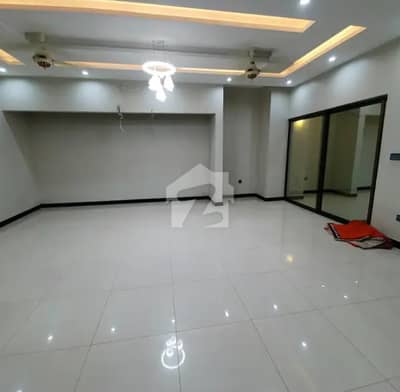 5 Bedrooms Luxurious Villa For RENT, Near Main Entrance Of Bahria Town. 5 Bedrooms Luxurious Villa For RENT, Near Main Entrance Of Bahria Town.