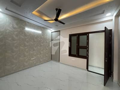 272 Sq Yd 5 Bedrooms Luxury Villa Is Available FOR RENT. 6km From Entrance Of BTK. 5 Bed DDL 2 Kitchens