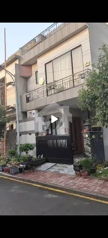 کینال ویلی مین کینال بینک روڈ,لاہور میں 3 کمروں کا 3 مرلہ مکان 1.4 کروڑ میں برائے فروخت۔ کینال ویلی مین کینال بینک روڈ,لاہور میں 3 کمروں کا 3 مرلہ مکان 1.4 کروڑ میں برائے فروخت۔