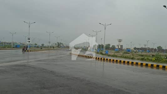 9 marla PLOT IN 80FT ROAD