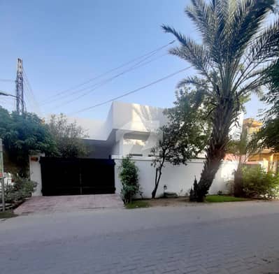 Park Facing, Corner House, 10 Marla For Sale