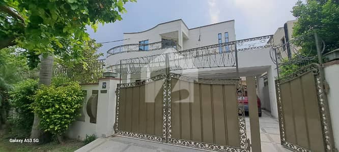 One Kanal Used Modern Design Well Maintained Bungalow For Rent At Prime Location Of DHA Lahore Near To Park Masjid & Commercial Market.