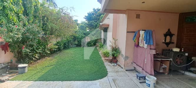 23 Marla Used Modern Design Fully Furnished Bungalow For Sale At Prime Location Of DHA Lahore Near To Park Masjid & Commercial Market 23 Marla Used Modern Design Fully Furnished Bungalow For Sale At Prime Location Of DHA Lahore Near To Park Masjid & Commercial Market