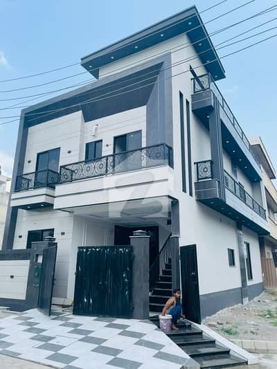5 Marla brand new house for sale corner facing park 40 ft rod