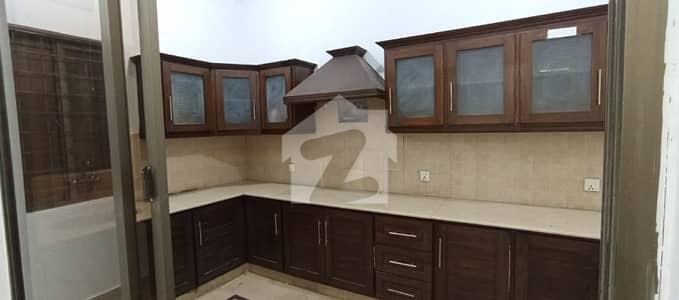ای ۔ 11 اسلام آباد میں 6 کمروں کا 8 مرلہ مکان 5.9 کروڑ میں برائے فروخت۔
