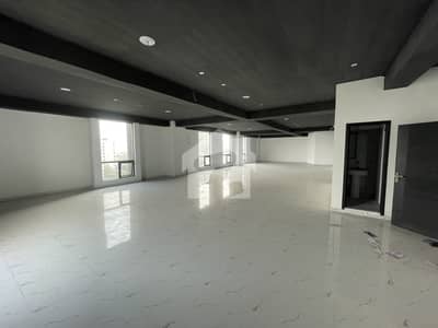 Office Space 1050 Sqft available for rent Gulberg 3