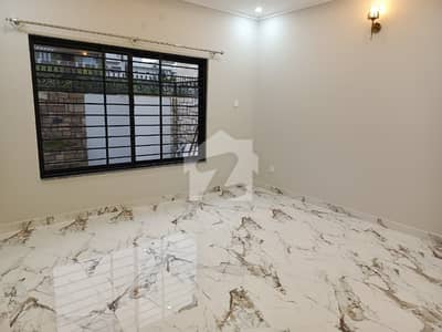 Ground Portion 1 Kanal In G-10 For Rent