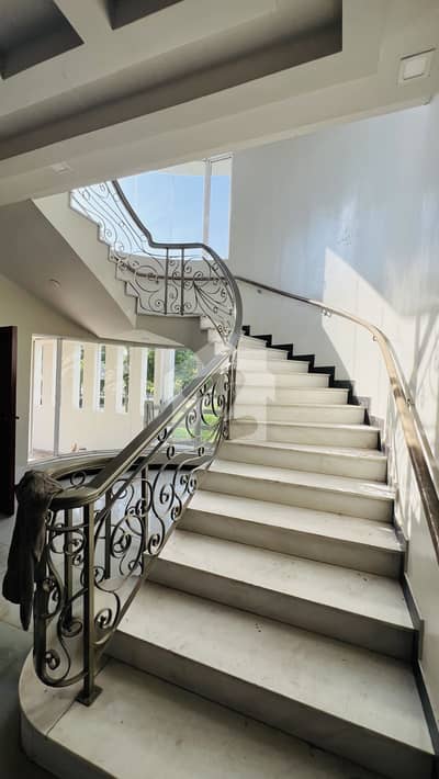 Top city 1 One kanal house gor rent