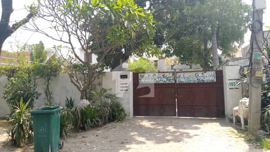 مسلم ٹاؤن لاہور میں 9 مرلہ رہائشی پلاٹ 3.18 کروڑ میں برائے فروخت۔