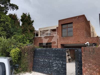 1 Kanal Double Unit Bungalow Peaceful Location