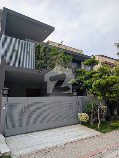 Luxury Premium 30*70 Corner House , Solar 10kv