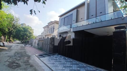 Spacious 1 Kanal House For Rent In Main Cantt Basement & 3 Servant Quarters