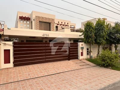 گلبرگ 2 گلبرگ,لاہور میں 4 کمروں کا 1 کنال عمارت 15.0 لاکھ میں کرایہ پر دستیاب ہے۔