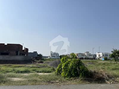 ڈی ایچ اے فیز 7 - بلاک وائے ڈی ایچ اے فیز 7,ڈی ایچ اے ڈیفینس,لاہور میں 1 کنال رہائشی پلاٹ 5.6 کروڑ میں برائے فروخت۔