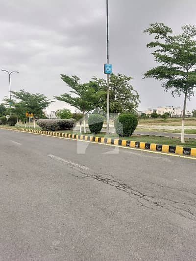 1 Kanal Prime Located Plot For Sale Near Park & Mosque