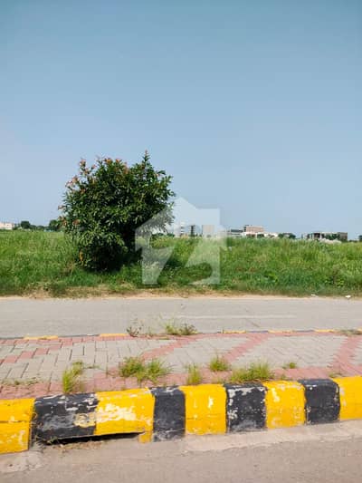 1 Kanal Prime Located Plot For Sale Near Park & Mosque