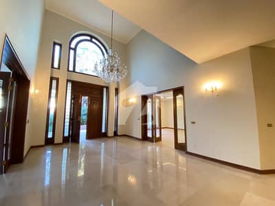 Beautiful House With Big Lawn Available For Rent On Prime Location Beautiful House With Big Lawn Available For Rent On Prime Location