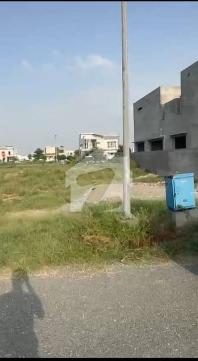 ڈی ایچ اے فیز 7 - بلاک زیڈ2 ڈی ایچ اے فیز 7,ڈی ایچ اے ڈیفینس,لاہور میں 1 کنال رہائشی پلاٹ 2.8 کروڑ میں برائے فروخت۔ ڈی ایچ اے فیز 7 - بلاک زیڈ2 ڈی ایچ اے فیز 7,ڈی ایچ اے ڈیفینس,لاہور میں 1 کنال رہائشی پلاٹ 2.8 کروڑ میں برائے فروخت۔