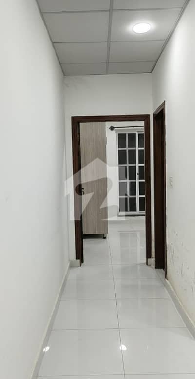 01 BEDROOM LUXURY UNFURNISHED APARTMENT AVAILABLE FOR RENT AT GULBERG GREEN ISLAMABAD