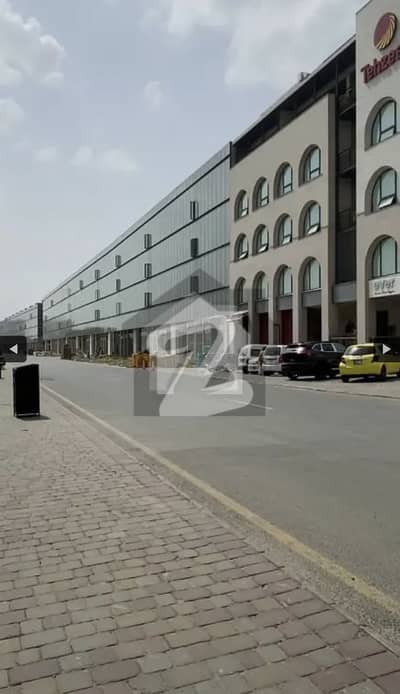 In Lake City - Main Boulevard Building For Rent Sized 8 Marla Near By Tim Horton And Tehzeeb