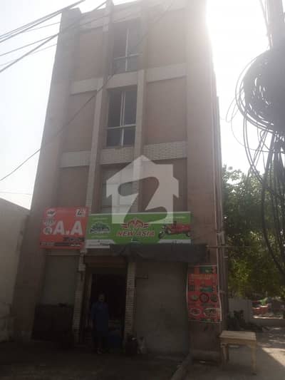 ملتان روڈ لاہور میں 4 مرلہ Studio دکان 1.4 لاکھ میں کرایہ پر دستیاب ہے۔