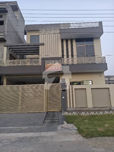 ایل ڈی اے ایوینیو لاہور میں 6 کمروں کا 10 مرلہ مکان 4.3 کروڑ میں برائے فروخت۔