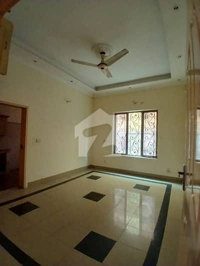 1 kanal Very neat Upper portion is for rent in Wapda Town phase1