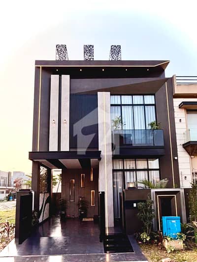5 MARLA BRAND NEW ULTRA MODERN HOUSE FOR SALE NEAR TO PARK