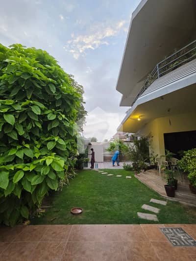Ideal Prime Location 1000 Square Yards House Available In DHA Phase 7, Karachi