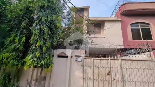 گلشنِِِ راوی ۔ بلاک اے گلشنِ راوی,لاہور میں 6 کمروں کا 15 مرلہ مکان 6.6 کروڑ میں برائے فروخت۔