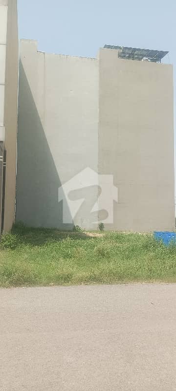 8 Marla Commercial Plot Available For Sale