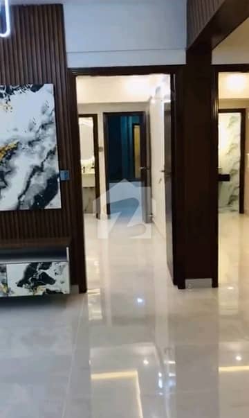 Prime Location Nishaat Commercial Area 950 Square Feet Flat Up For Sale