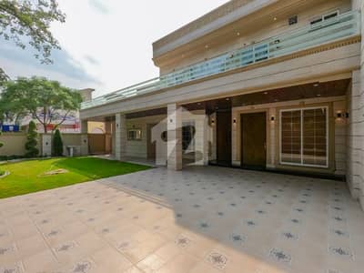 BRAND NEW 1 KANAL BEAUTIFUL HOUSE AVAILABLE FOR SALE