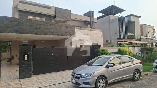 ڈی ایچ اے فیز 8 ڈی ایچ اے ڈیفینس,لاہور میں 5 کمروں کا 1 کنال مکان 10.5 کروڑ میں برائے فروخت۔ ڈی ایچ اے فیز 8 ڈی ایچ اے ڈیفینس,لاہور میں 5 کمروں کا 1 کنال مکان 10.5 کروڑ میں برائے فروخت۔