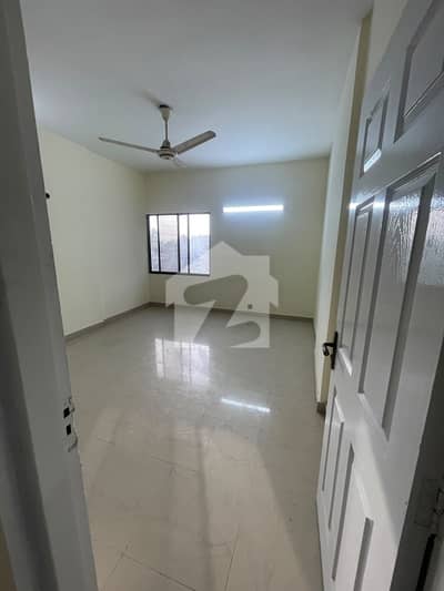 Centrally Located Prime Location Flat In Clifton - Block 7 Is Available For Rent