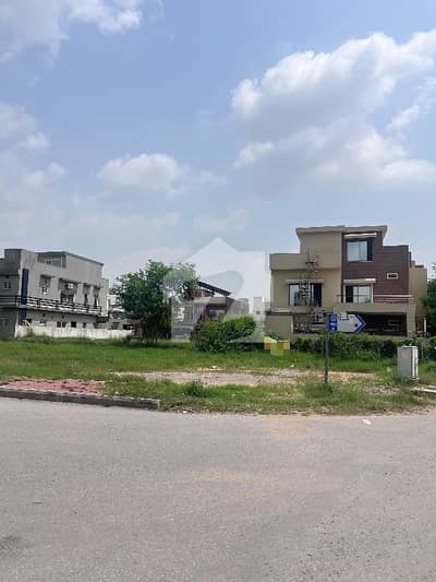 5 MARLA CORNER PLOT MOST DEMANDING LOCATION