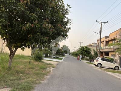 خیابان امین - بلاک این خیابانِ امین,لاہور میں 5 مرلہ رہائشی پلاٹ 75.0 لاکھ میں برائے فروخت۔ خیابان امین - بلاک این خیابانِ امین,لاہور میں 5 مرلہ رہائشی پلاٹ 75.0 لاکھ میں برائے فروخت۔
