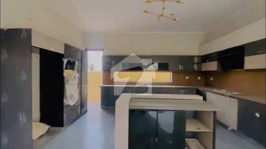 272sq yd Ready to Move Villa in Precinct-1 0.5km from main entrance. A-One Construction Standard 5Bed Drawing Dining Lounge