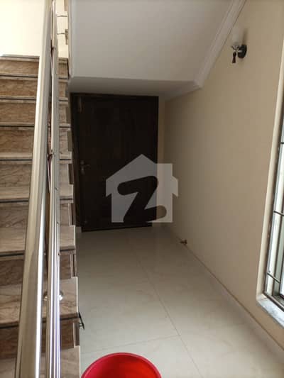 1 Kanal Upper Portion Available For Rent