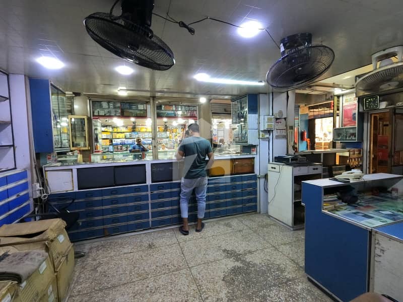 PRIME COMMERCIAL PROPERTY FOR SALE FRONT-FACING PRIME COMMERCIAL PROPERTY FOR SALE FRONT-FACING