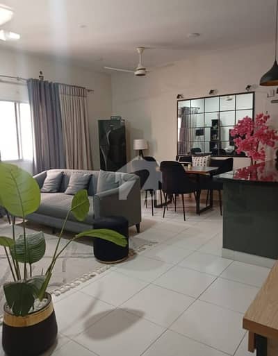 Well Maintained 300 Yards Independent Bungaow Is Available For Sale In DHA Phase 7