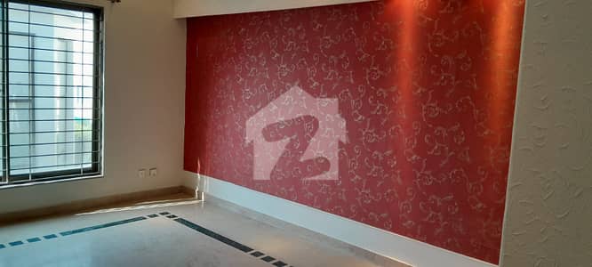 ONE KANAL BEAUTIFULL PORTION AVAILABLE FOR RENT IN DHA PHASE 3