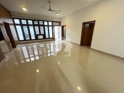 ایف ۔ 7 اسلام آباد میں 5 کمروں کا 3 کنال مکان 8.5 لاکھ میں کرایہ پر دستیاب ہے۔