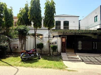 18 Marla Maintained Bungalow For Sale In Imperial Homes, Paragon City