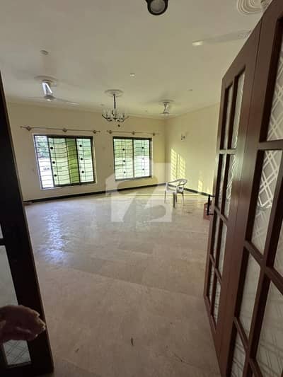 10 Marla Ground Portion For Rent In G-13/3 Main Road