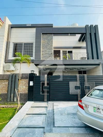 ایل ڈی اے ایوینیو ۔ بلاک جی ایل ڈی اے ایوینیو,لاہور میں 6 کمروں کا 10 مرلہ مکان 3.25 کروڑ میں برائے فروخت۔