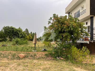 8Marla ideal location Solid land plot with stunning hills view & LOP approved