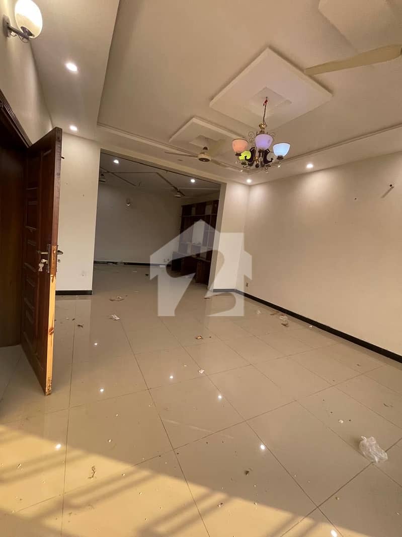 BEAUTIFUL LOCATION UPPER PORTION FOR RENT BEAUTIFUL LOCATION UPPER PORTION FOR RENT